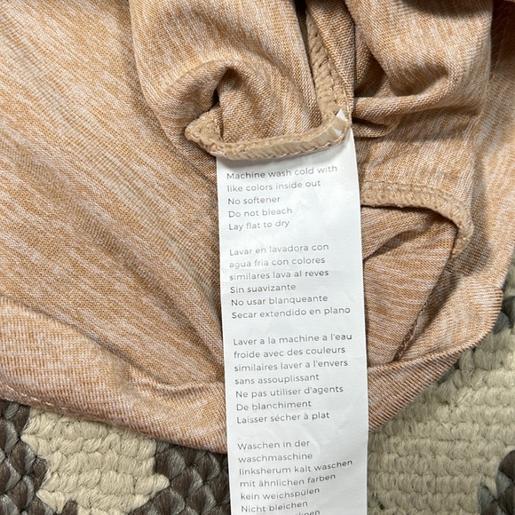 Fabletics tank top with open back and knot detail - Picture 12 of 12